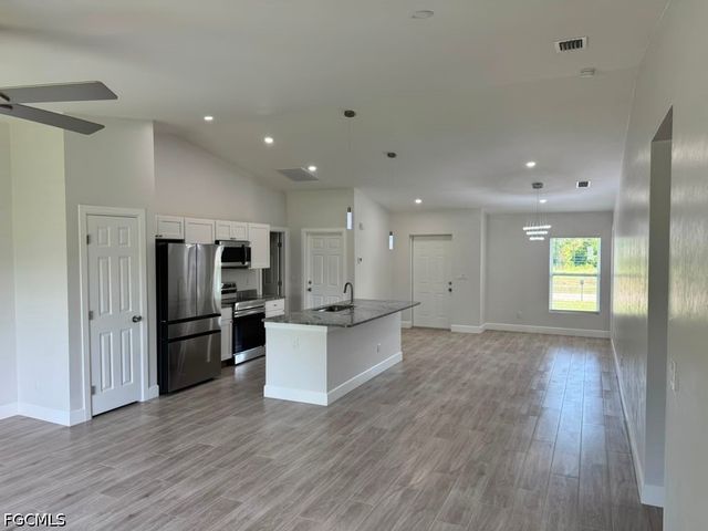 3707 32nd ST SW, Lehigh Acres, FL 33976