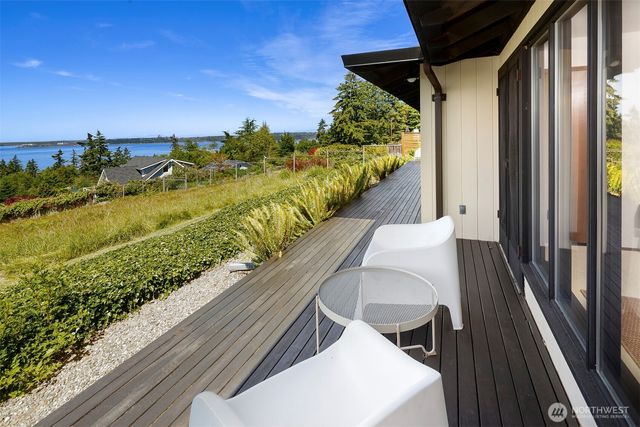 11505 103rd Avenue SW, Vashon, WA 98070