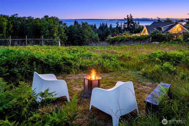 11505 103rd Avenue SW, Vashon, WA 98070