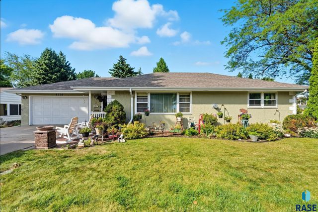 2708 W 26th St Street, Sioux Falls, SD 57105