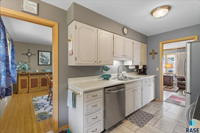 2708 W 26th St Street, Sioux Falls, SD 57105