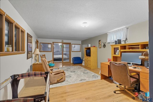 2708 W 26th St Street, Sioux Falls, SD 57105