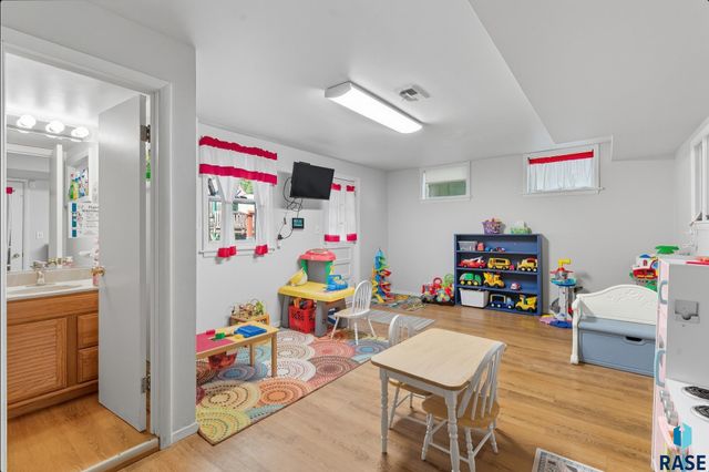 2708 W 26th St Street, Sioux Falls, SD 57105