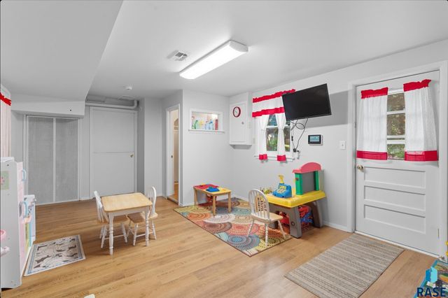 2708 W 26th St Street, Sioux Falls, SD 57105