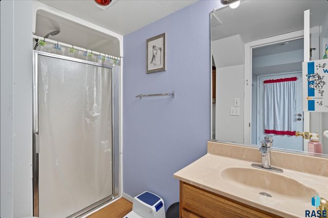 2708 W 26th St Street, Sioux Falls, SD 57105