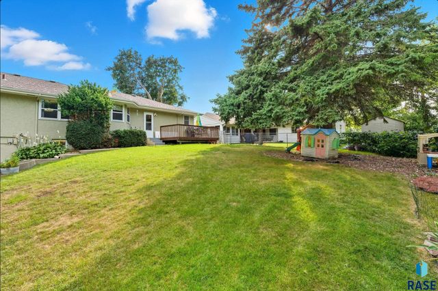 2708 W 26th St Street, Sioux Falls, SD 57105