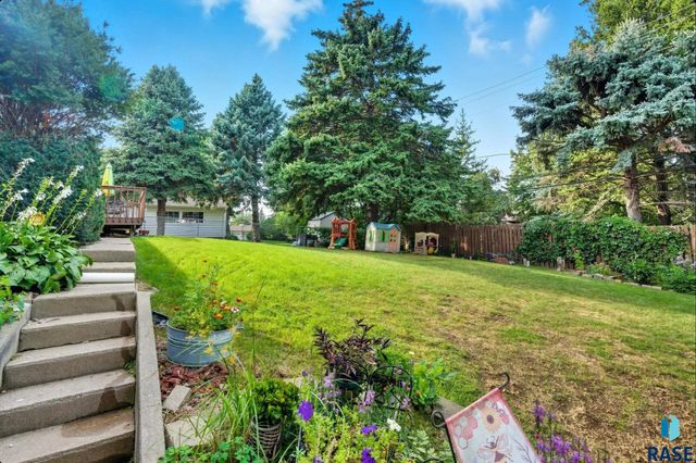 2708 W 26th St Street, Sioux Falls, SD 57105