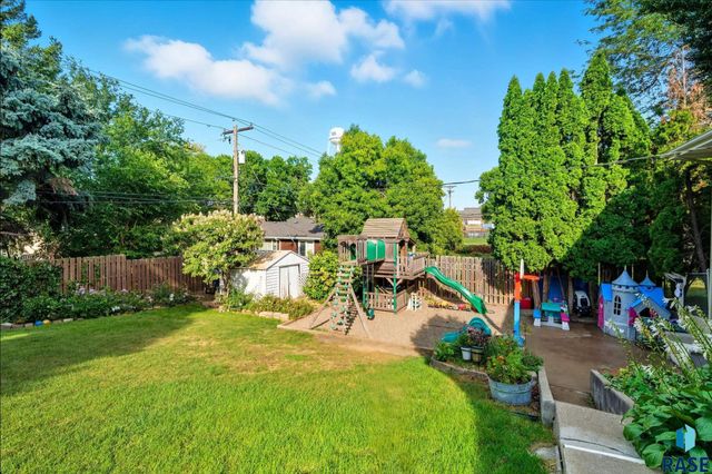 2708 W 26th St Street, Sioux Falls, SD 57105