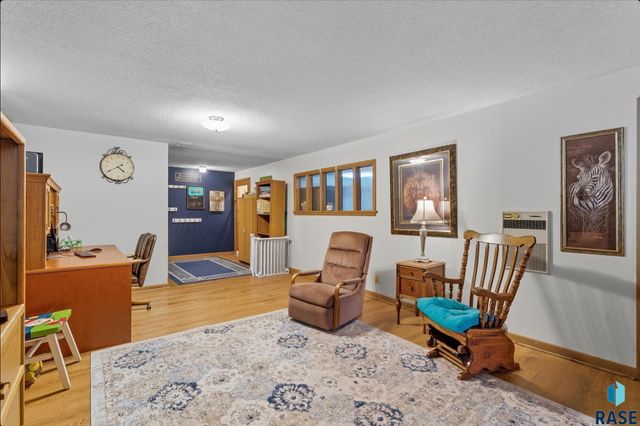 2708 W 26th St Street, Sioux Falls, SD 57105