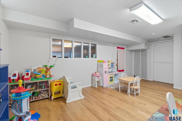 2708 W 26th St Street, Sioux Falls, SD 57105