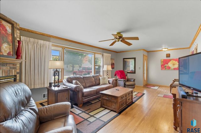 2708 W 26th St Street, Sioux Falls, SD 57105