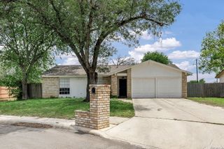 2822 MEADOW RIVER ST, San Antonio, TX 78251