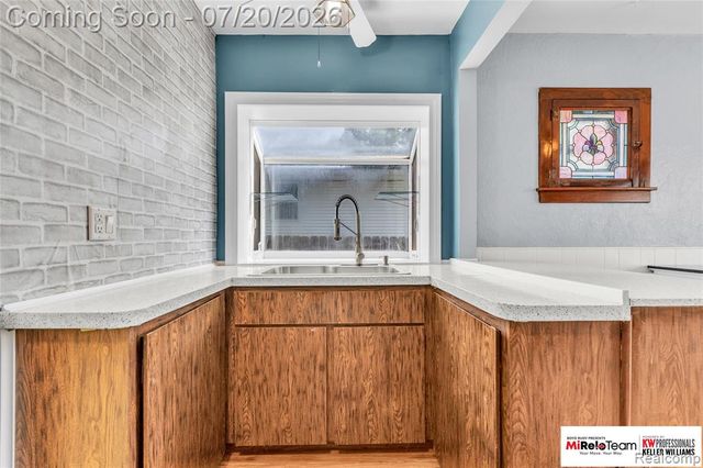 2929 Holden Avenue, Waterford, MI 48329