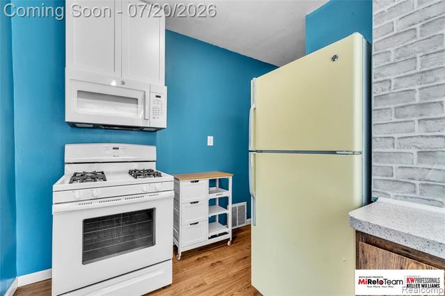 2929 Holden Avenue, Waterford, MI 48329