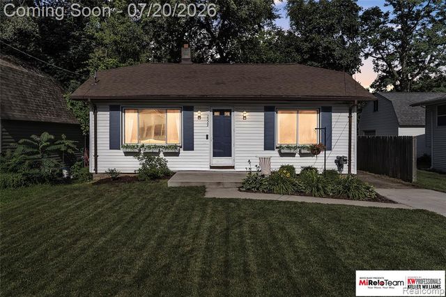 2929 Holden Avenue, Waterford, MI 48329