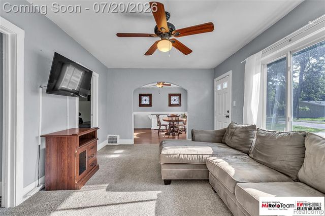 2929 Holden Avenue, Waterford, MI 48329