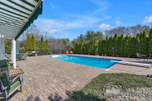 1 Somner Drive, Dix Hills, NY 11746