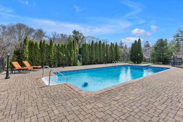 1 Somner Drive, Dix Hills, NY 11746