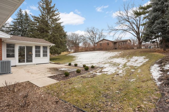 1101 Knob Hill Road, Burnsville, MN 55337