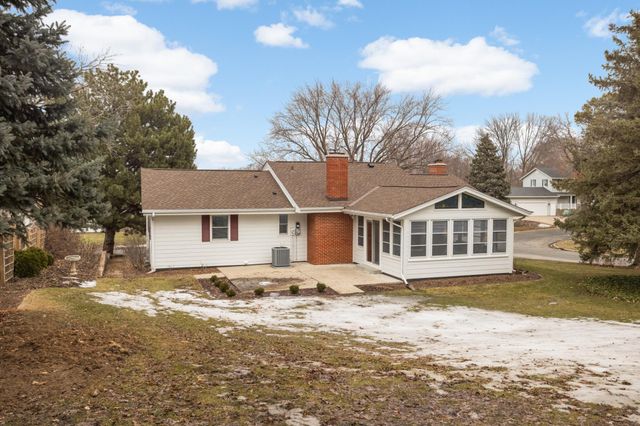 1101 Knob Hill Road, Burnsville, MN 55337