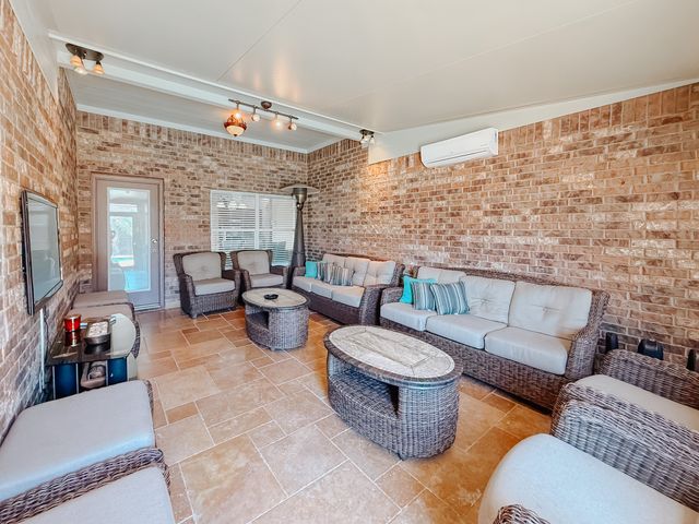 100 Timbershade Drive, Red Oak, TX 75154