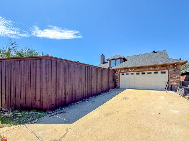 100 Timbershade Drive, Red Oak, TX 75154