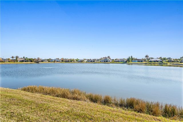 5680 Riverboat Circle SW, Vero Beach, FL 32968