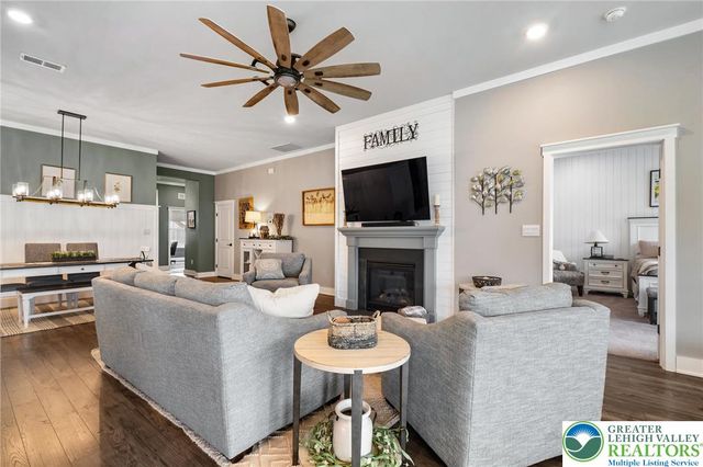 7928 Schaefer Crest, Upper Macungie Twp, PA 18031