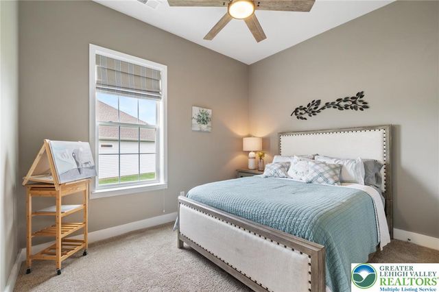7928 Schaefer Crest, Upper Macungie Twp, PA 18031