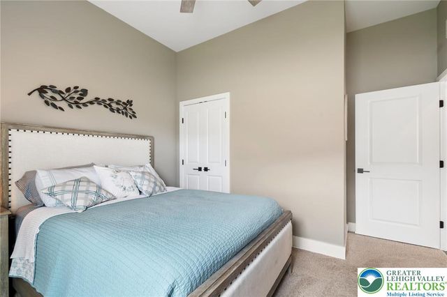 7928 Schaefer Crest, Upper Macungie Twp, PA 18031