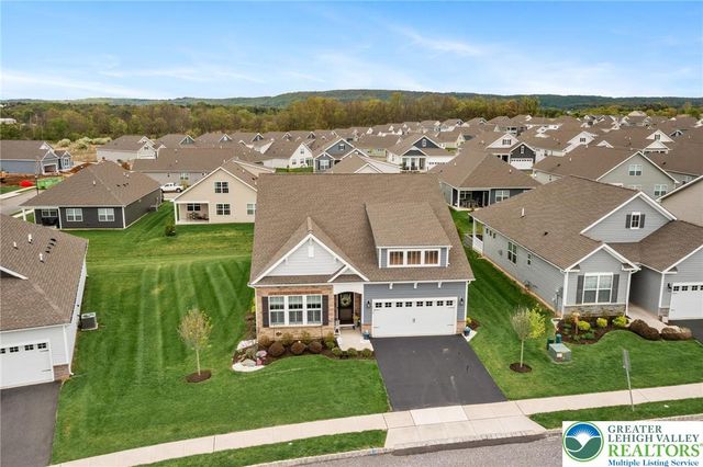 7928 Schaefer Crest, Upper Macungie Twp, PA 18031
