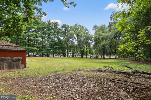 1115 BRIDGEBORO RD, Beverly, NJ 08010