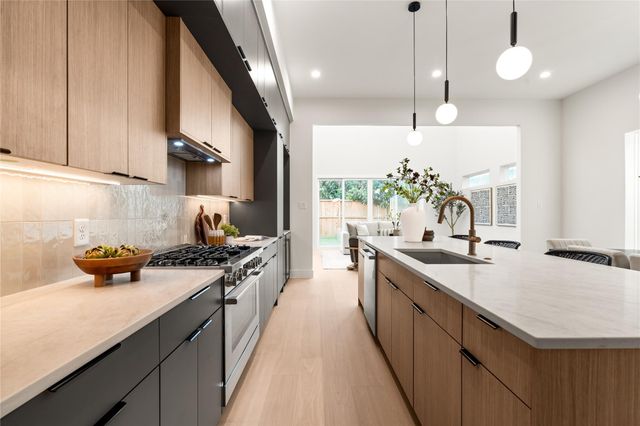 409 Walton Street B, Houston, TX 77009