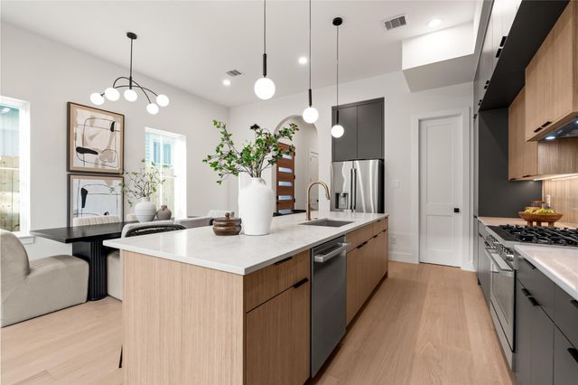 409 Walton Street B, Houston, TX 77009