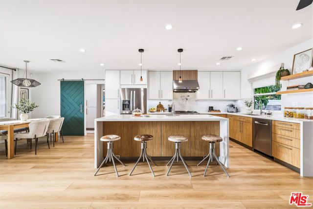 7954 Loma Verde Avenue, Los Angeles, CA 91304