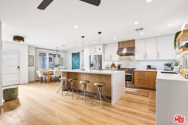 7954 Loma Verde Avenue, Los Angeles, CA 91304
