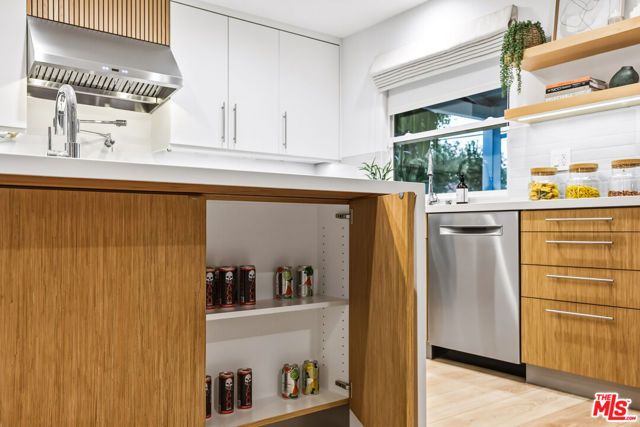 7954 Loma Verde Avenue, Los Angeles, CA 91304