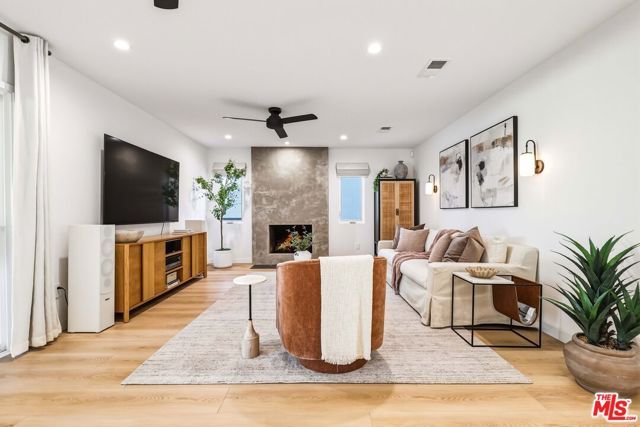 7954 Loma Verde Avenue, Los Angeles, CA 91304