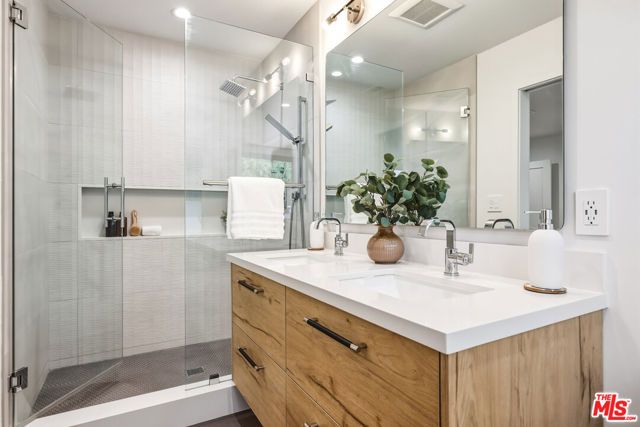 7954 Loma Verde Avenue, Los Angeles, CA 91304
