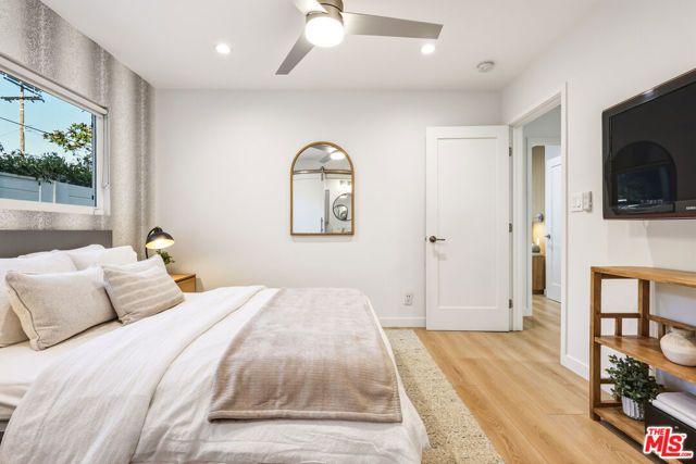 7954 Loma Verde Avenue, Los Angeles, CA 91304