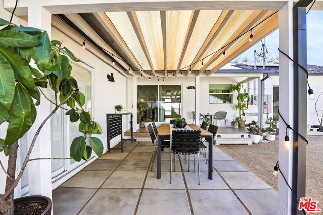 7954 Loma Verde Avenue, Los Angeles, CA 91304