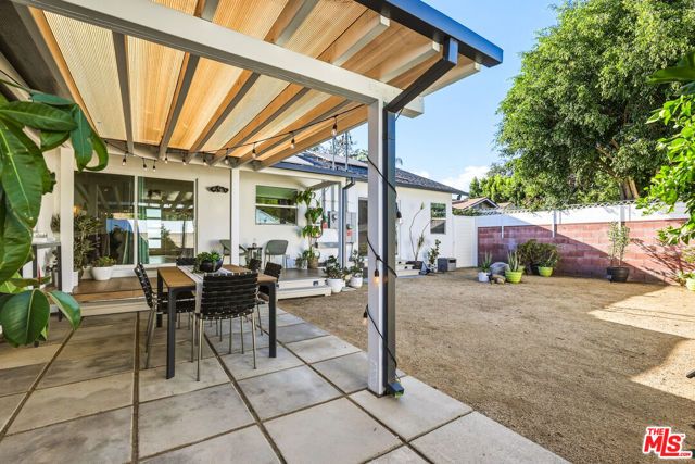 7954 Loma Verde Avenue, Los Angeles, CA 91304