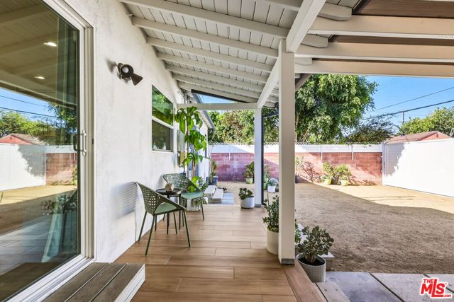 7954 Loma Verde Avenue, Los Angeles, CA 91304