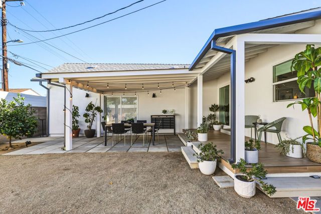 7954 Loma Verde Avenue, Los Angeles, CA 91304