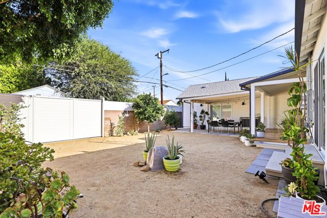7954 Loma Verde Avenue, Los Angeles, CA 91304