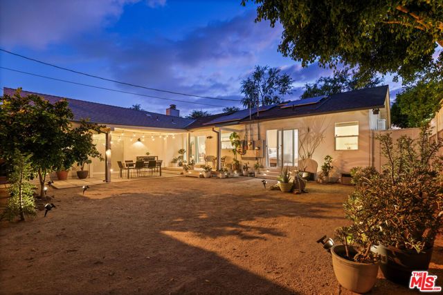 7954 Loma Verde Avenue, Los Angeles, CA 91304