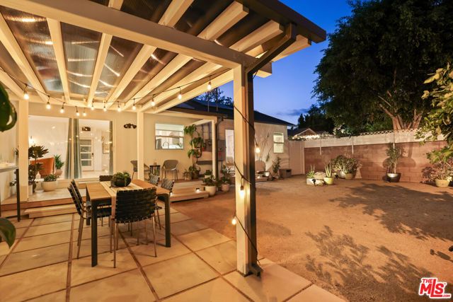 7954 Loma Verde Avenue, Los Angeles, CA 91304