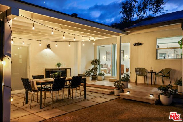 7954 Loma Verde Avenue, Los Angeles, CA 91304