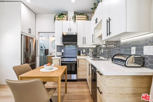 7954 Loma Verde Avenue, Los Angeles, CA 91304