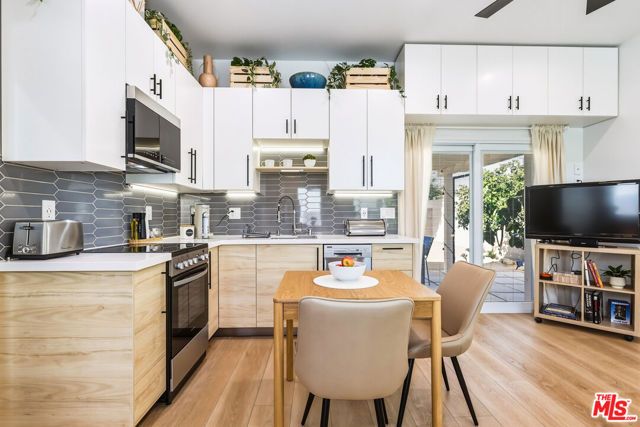 7954 Loma Verde Avenue, Los Angeles, CA 91304